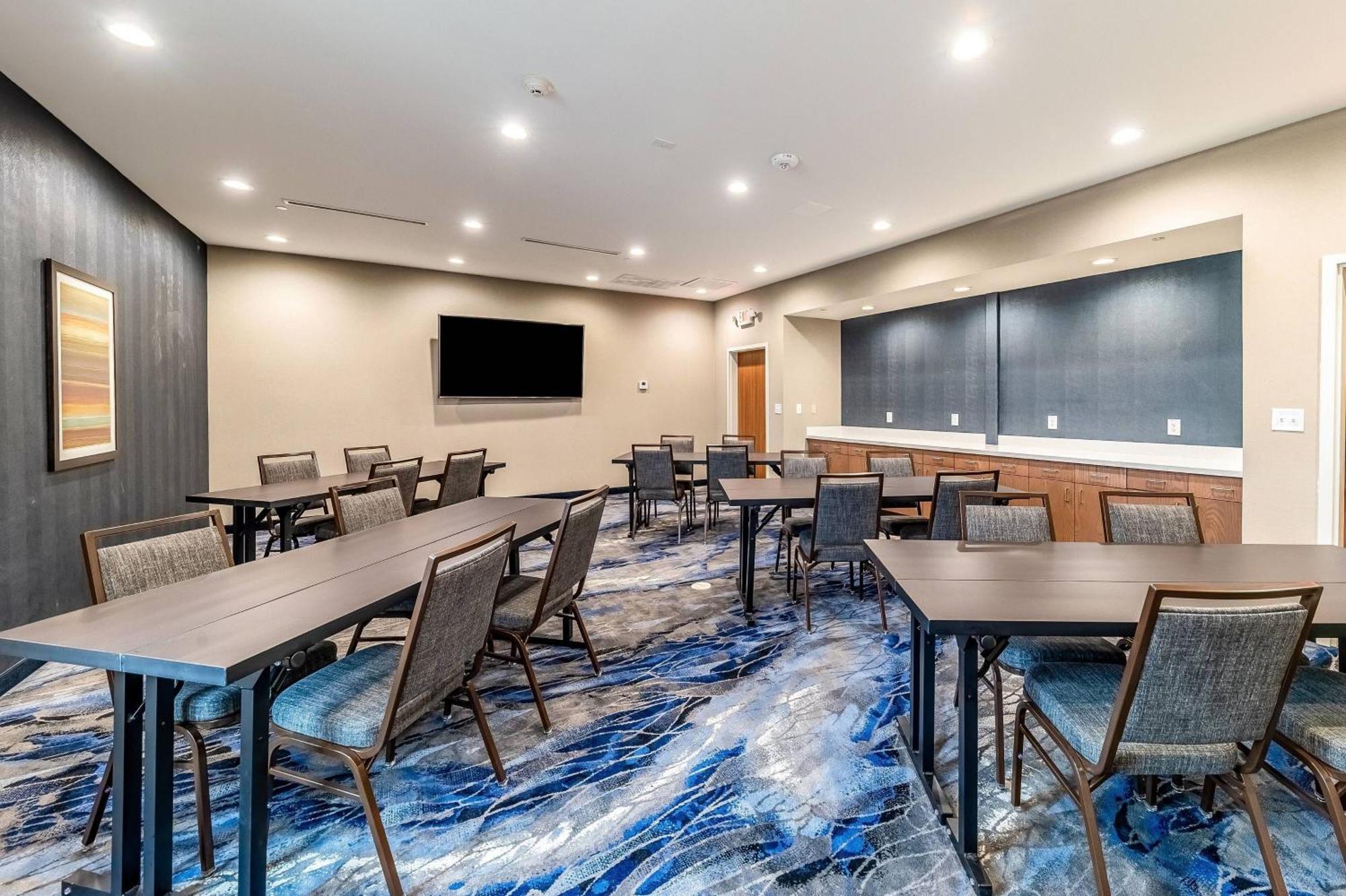 Fairfield Inn & Suites By Marriott Gainesville I-35 Exterior photo